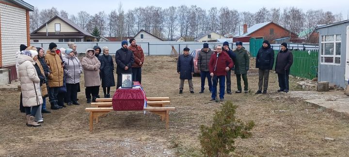 Бүген Сабада махсус хәрби операциядә һәлак булган райондашыбыз Ленар Юнысовны соңгы юлга озаттылар