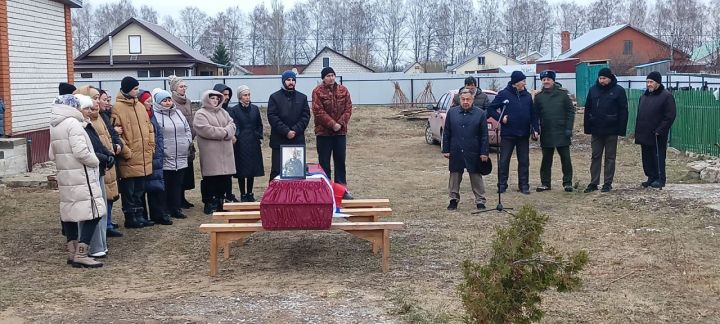 Бүген Сабада махсус хәрби операциядә һәлак булган райондашыбыз Ленар Юнысовны соңгы юлга озаттылар