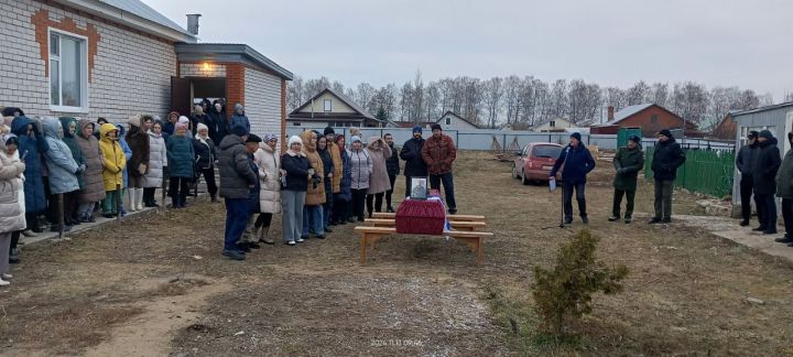 Бүген Сабада махсус хәрби операциядә һәлак булган райондашыбыз Ленар Юнысовны соңгы юлга озаттылар