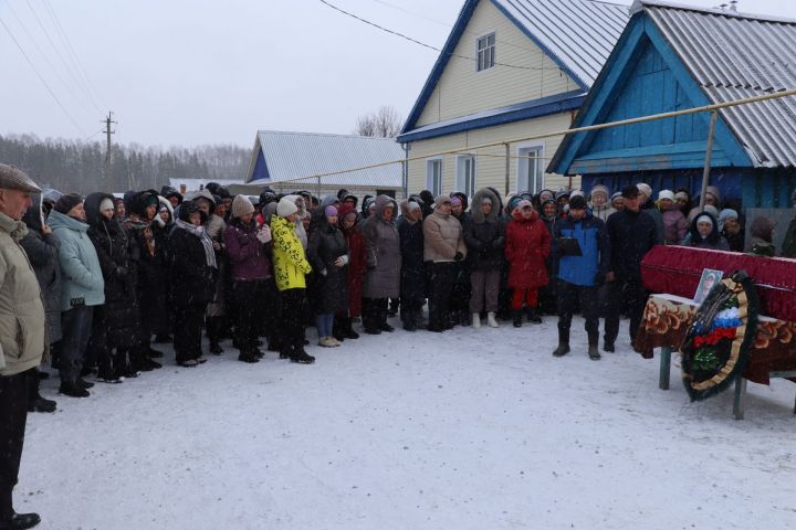 Килдебәктә махсус хәрби операция барышында һәлак булган Айдар Фәләхиев белән хушлаштылар