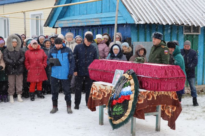 Килдебәктә махсус хәрби операция барышында һәлак булган Айдар Фәләхиев белән хушлаштылар