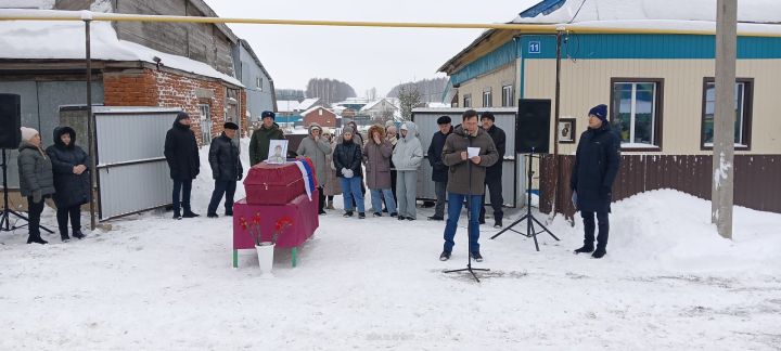 Бүген махсус хәрби операция барышында һәлак булган райондашыбыз Флорит Шәмсетдиновны соңгы юлга озаттылар