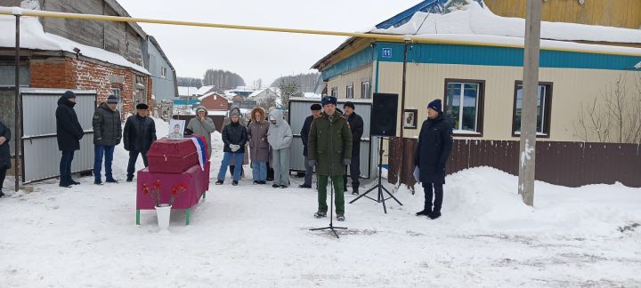 Бүген махсус хәрби операция барышында һәлак булган райондашыбыз Флорит Шәмсетдиновны соңгы юлга озаттылар