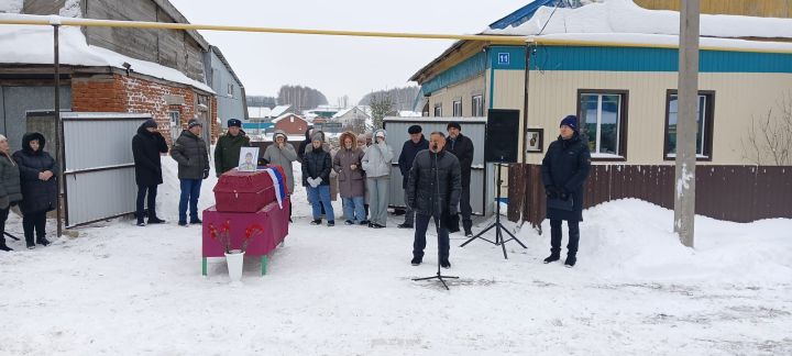 Бүген махсус хәрби операция барышында һәлак булган райондашыбыз Флорит Шәмсетдиновны соңгы юлга озаттылар