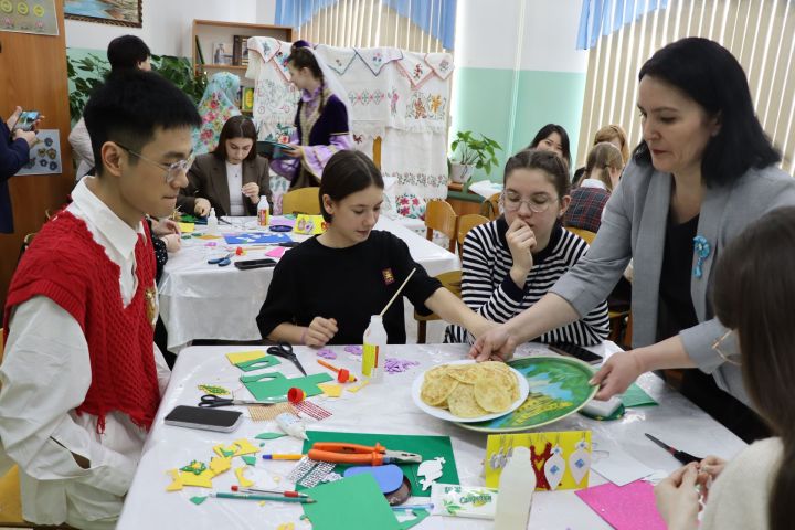 Шәмәрдәннең «Үсеш» лицеенда узган V республикакүләм туган телләр фестиваленә чит ил студентлары килде