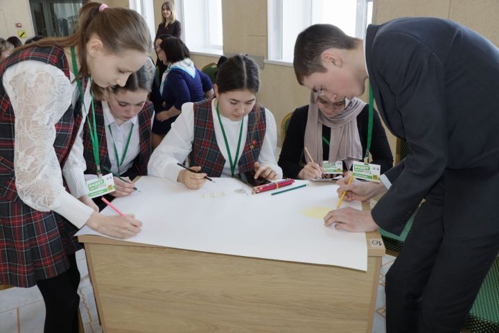 “Будет чисто” хәрәкәте активистлары Саба урта мәктәбендә “Һәр җирдә чиста булсын” экологик форумын үткәрделәр