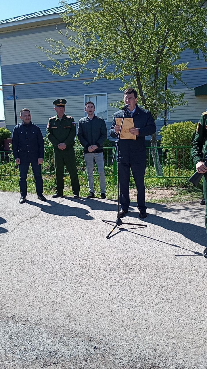 Бүген райондашыбыз-  махсус хәрби операция зонасында вафат булган Илнур Галимов белән хушлаштылар