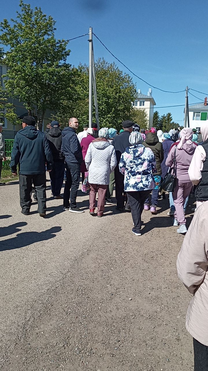 Бүген райондашыбыз-  махсус хәрби операция зонасында вафат булган Илнур Галимов белән хушлаштылар