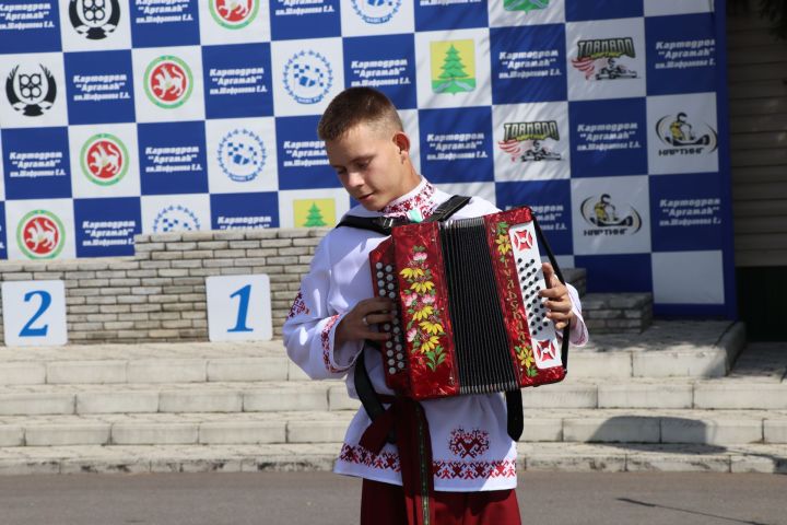 Сабада картингчылар ярыша