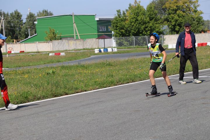 Сабада чаңгы роллерлары белән ярыштылар